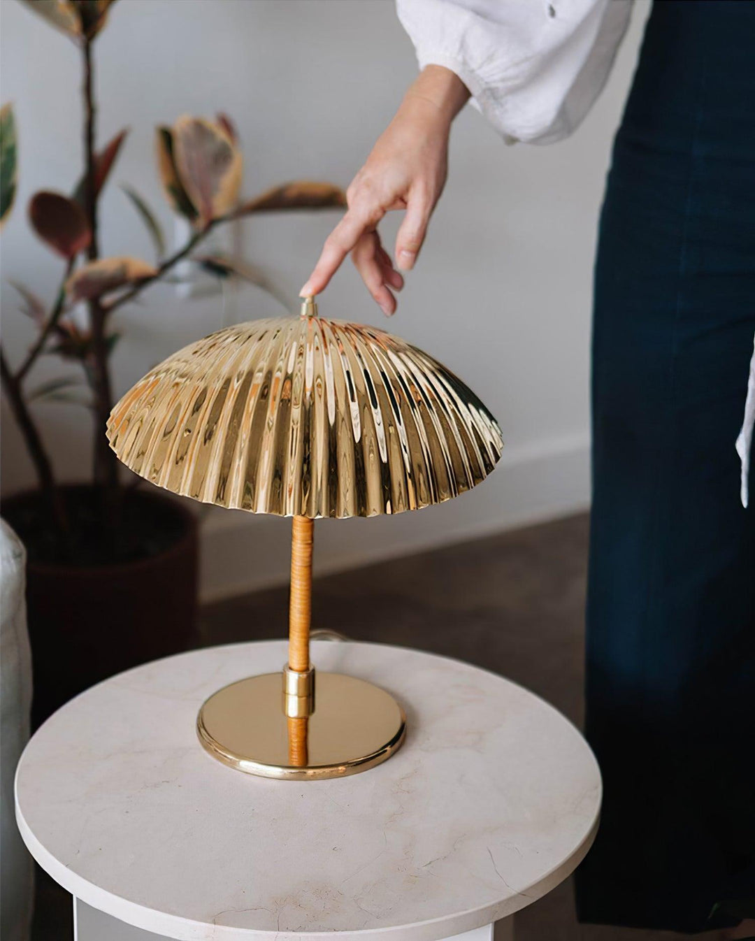 Brass Shell Table Lamp - Vakkerlight