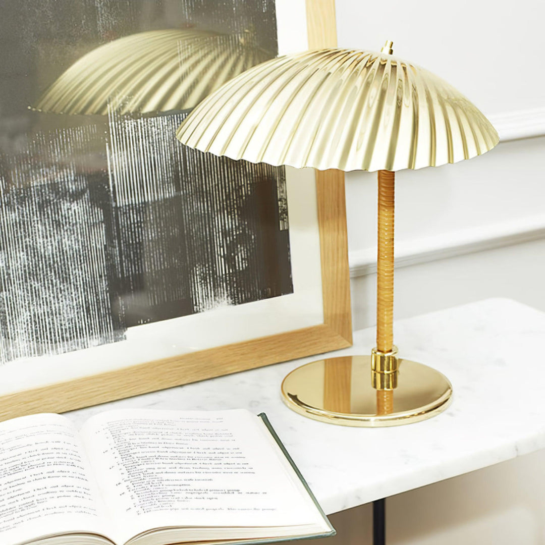 Brass Shell Table Lamp - Vakkerlight