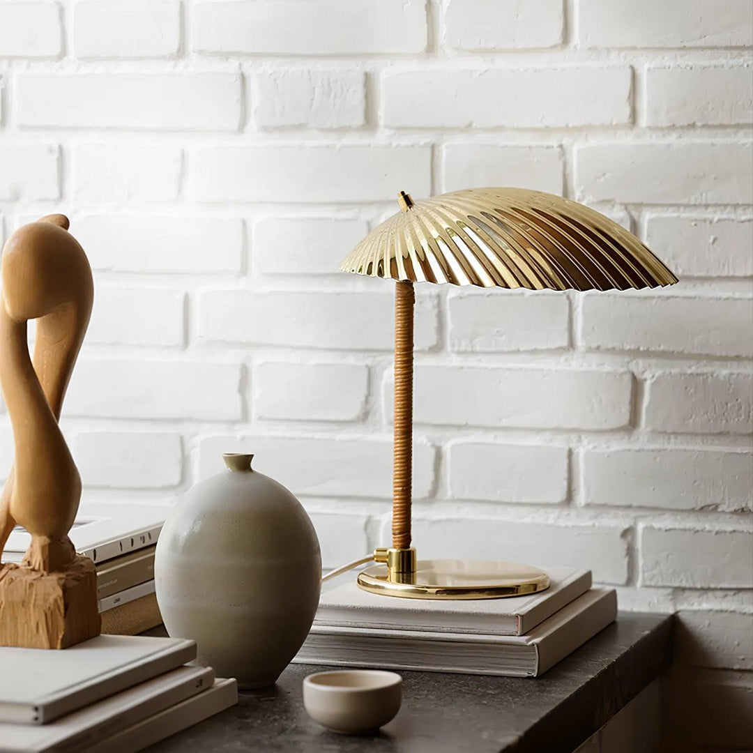 Brass Shell Table Lamp - Vakkerlight