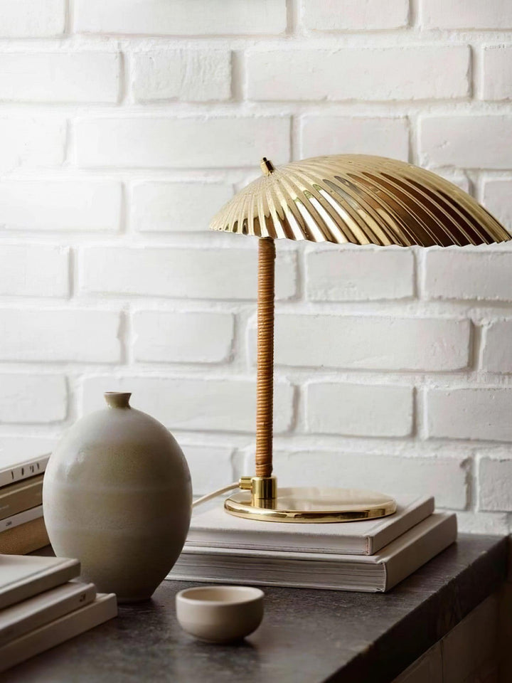 Brass Shell Table Lamp - Vakkerlight