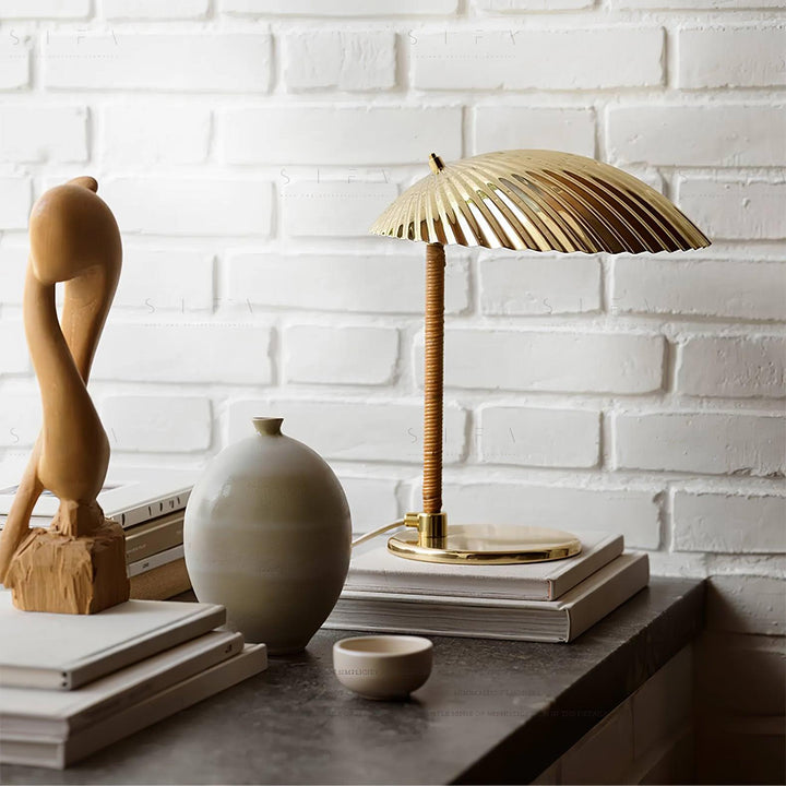 Brass Shell Table Lamp - Vakkerlight