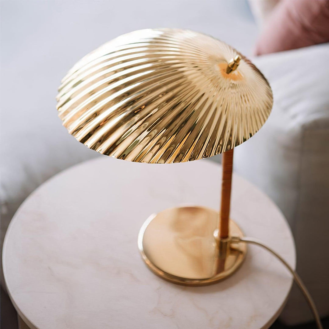 Brass Shell Table Lamp - Vakkerlight