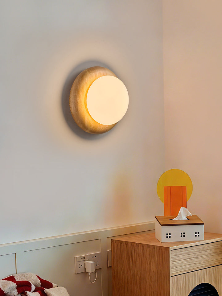 Brevin Wood Wall Sconce - Vakkerlight