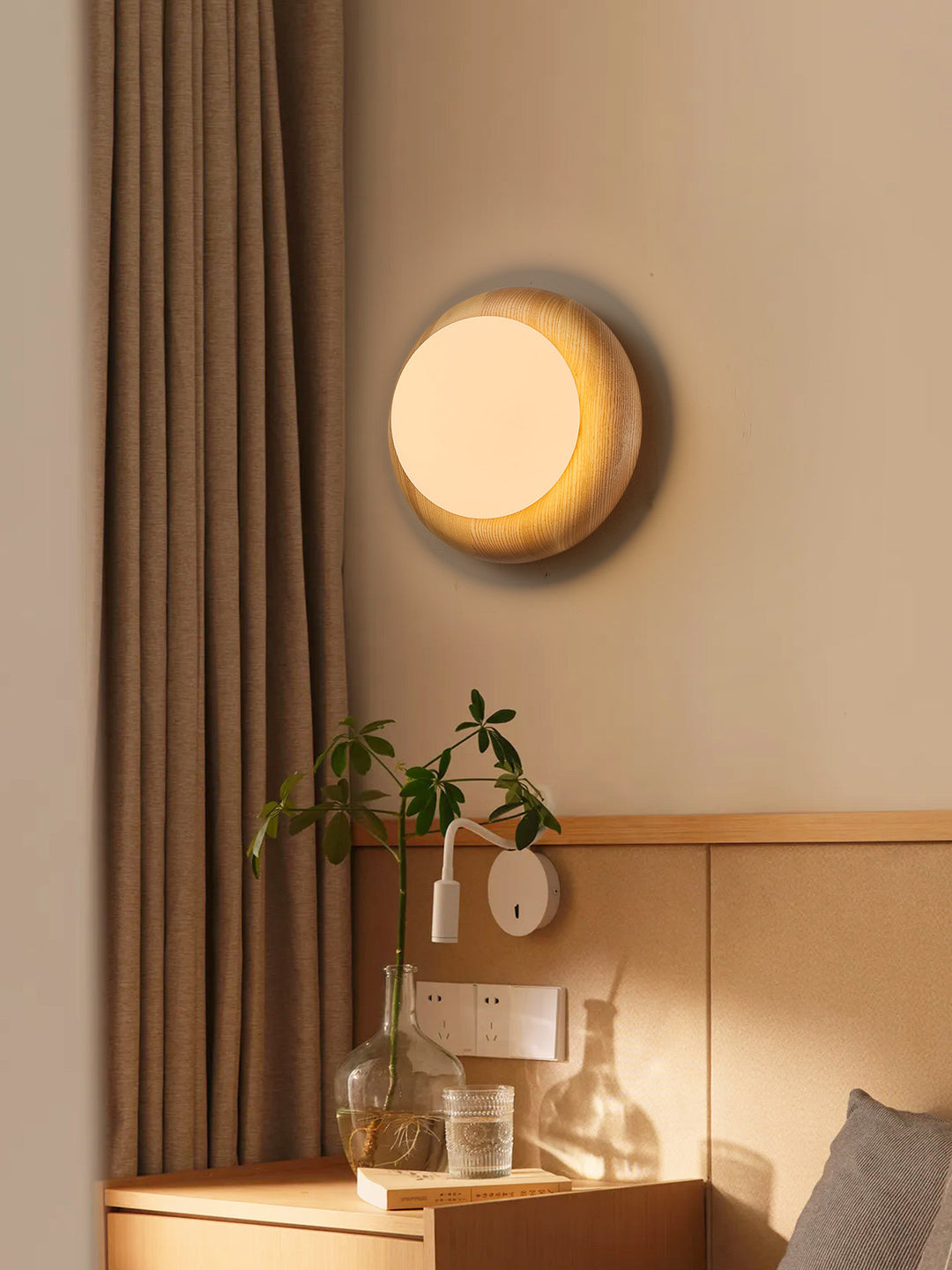 Brevin Wood Wall Sconce - Vakkerlight