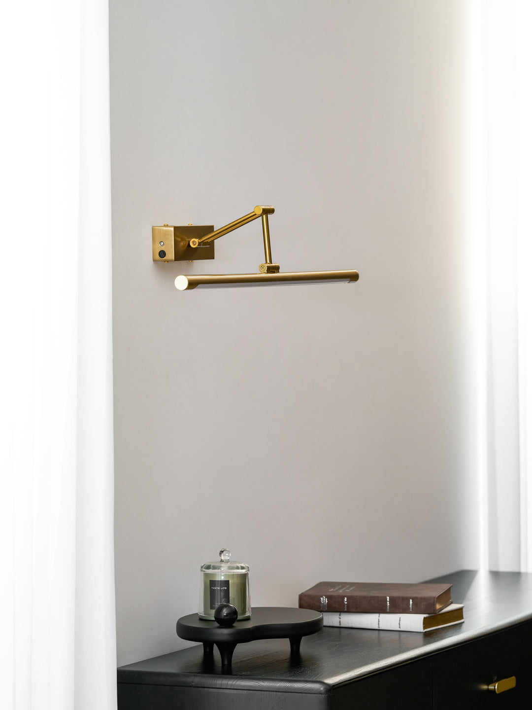 Brillan Frame Rechargeable Wall Light - Vakkerlight