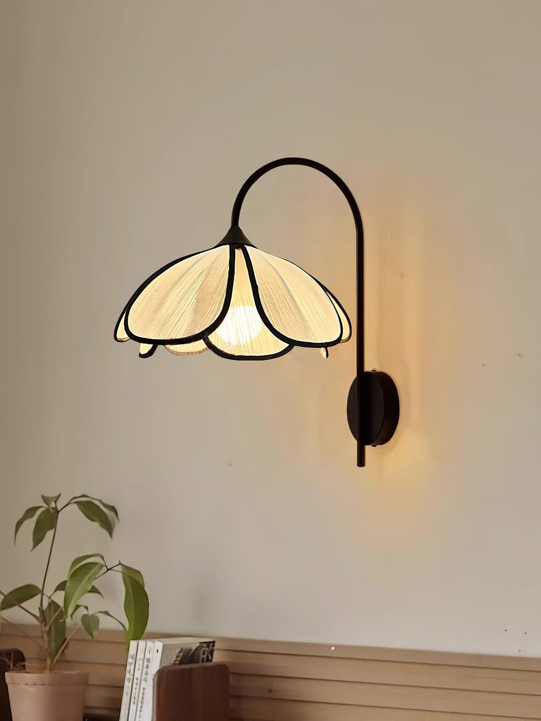 Burnt Petal Wall Lamp - Vakkerlight