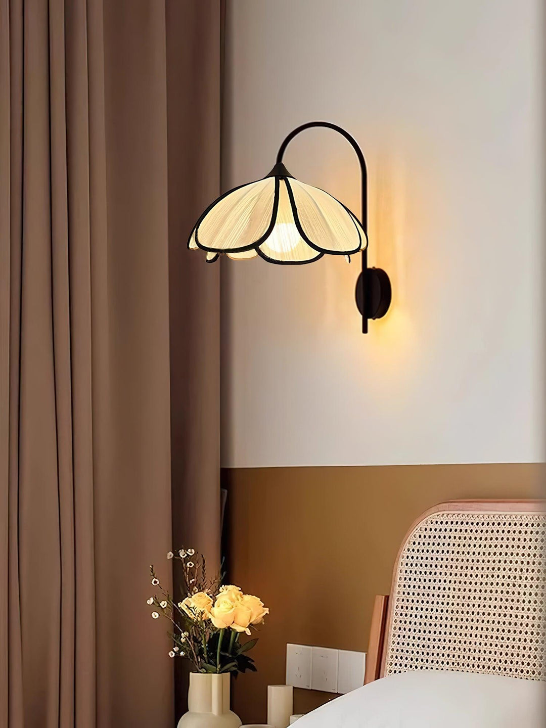 Burnt Petal Wall Lamp - Vakkerlight