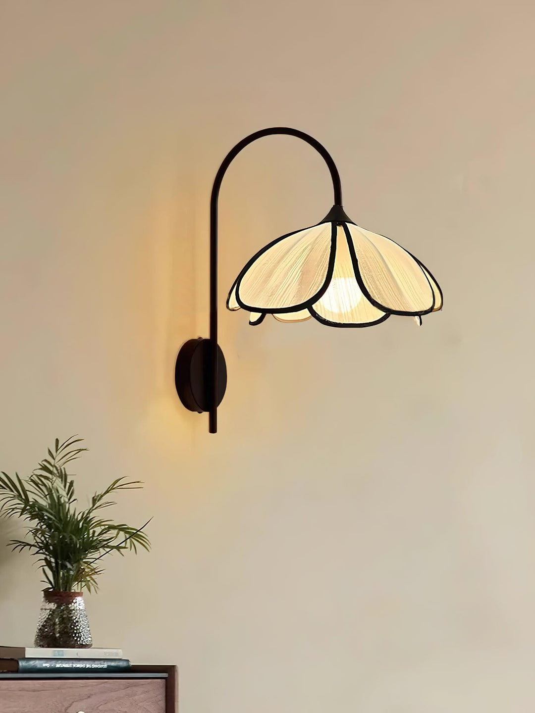 Burnt Petal Wall Lamp - Vakkerlight