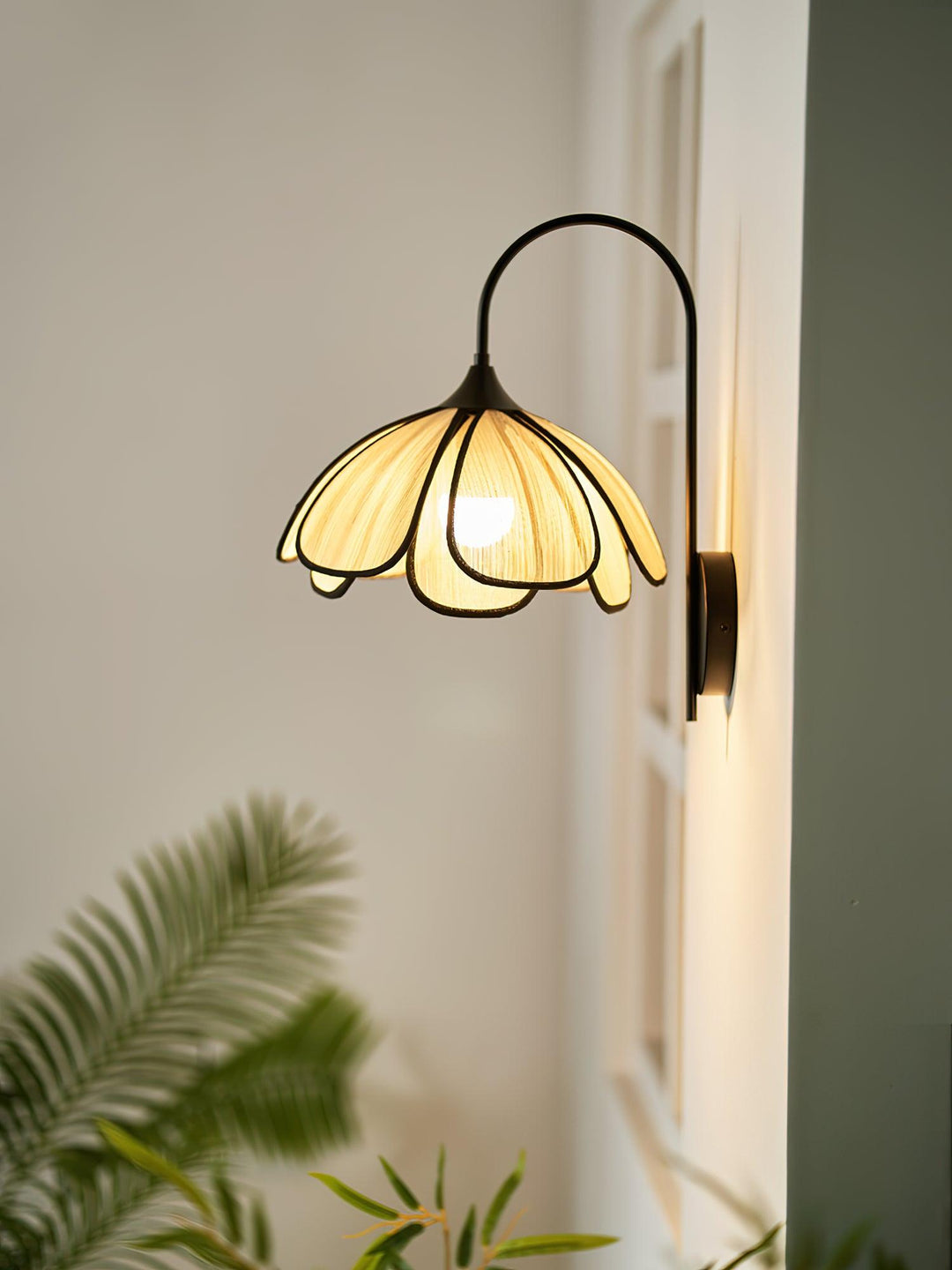 Burnt Petal Wall Lamp - Vakkerlight