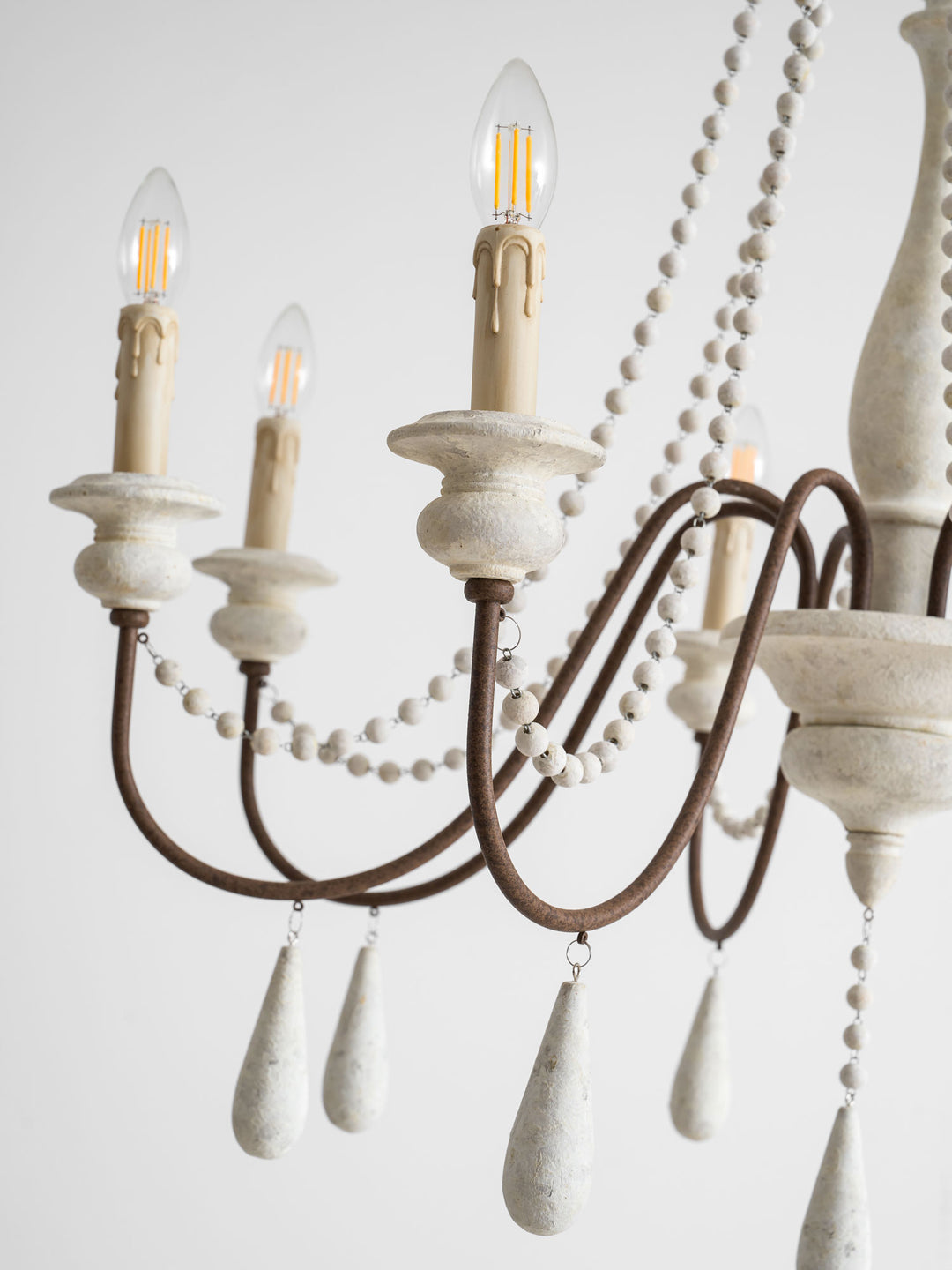 Lampadario con perline in stile candela