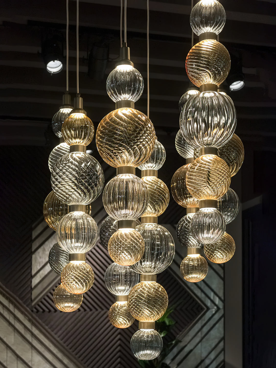 Celvara Globe Pendant Lamp - Vakkerlight