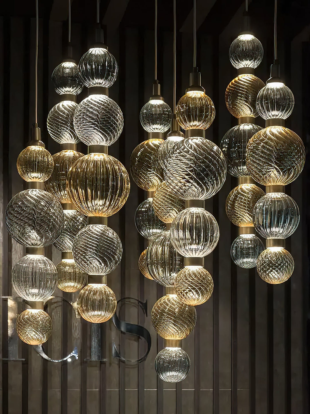 Celvara Globe Pendant Lamp - Vakkerlight