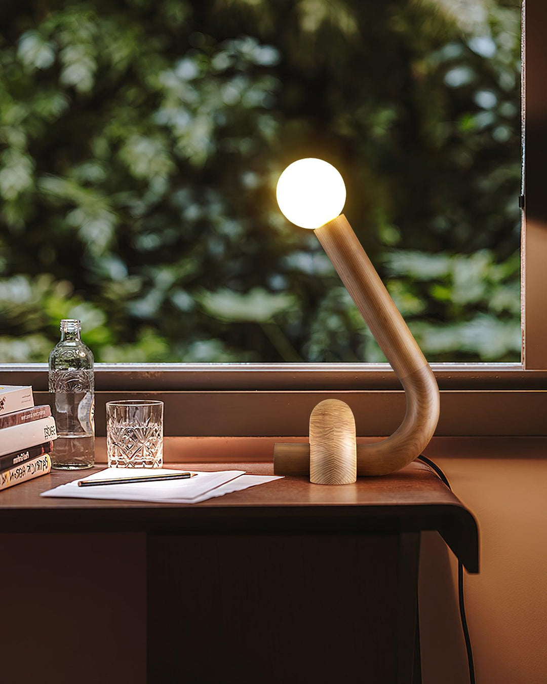 Curled Table Lamp - Vakkerlight