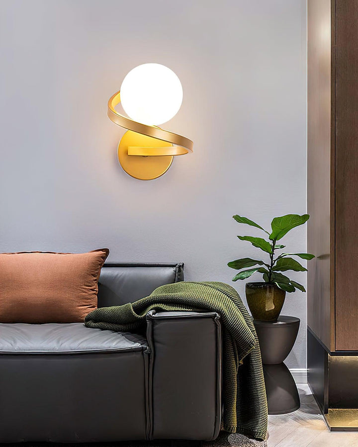 Curved Brass Wall Lamp - Vakkerlight