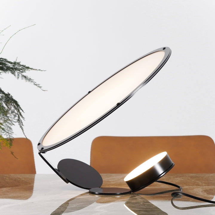 Cut Table Lamp - Vakkerlight