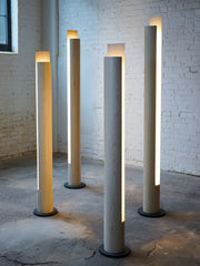 Cilindrische houten kolomvloerlamp 