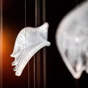 Kronleuchter mit fliegenden Glasfedern 
