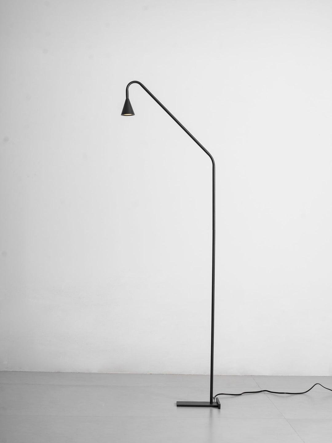 Pureform Floor Lamp - Vakkerlight