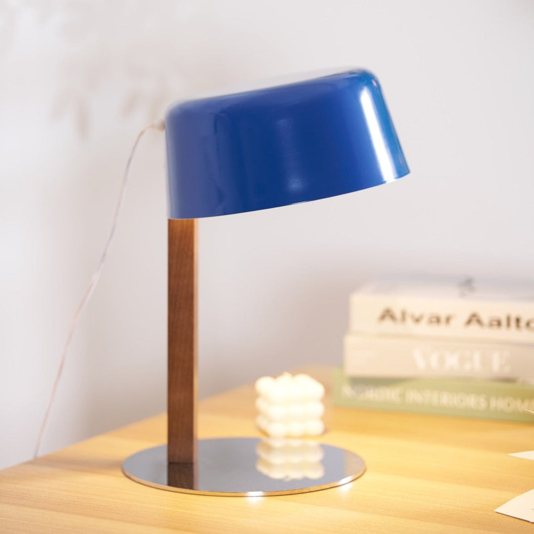 Dario Tilted Table Lamp - Vakkerlight
