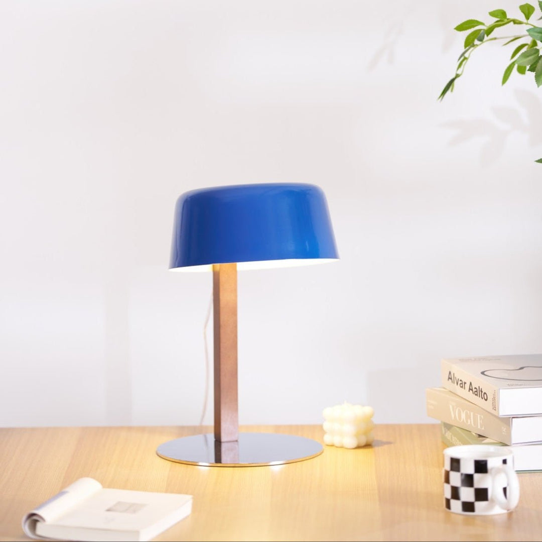 Dario Tilted Table Lamp - Vakkerlight
