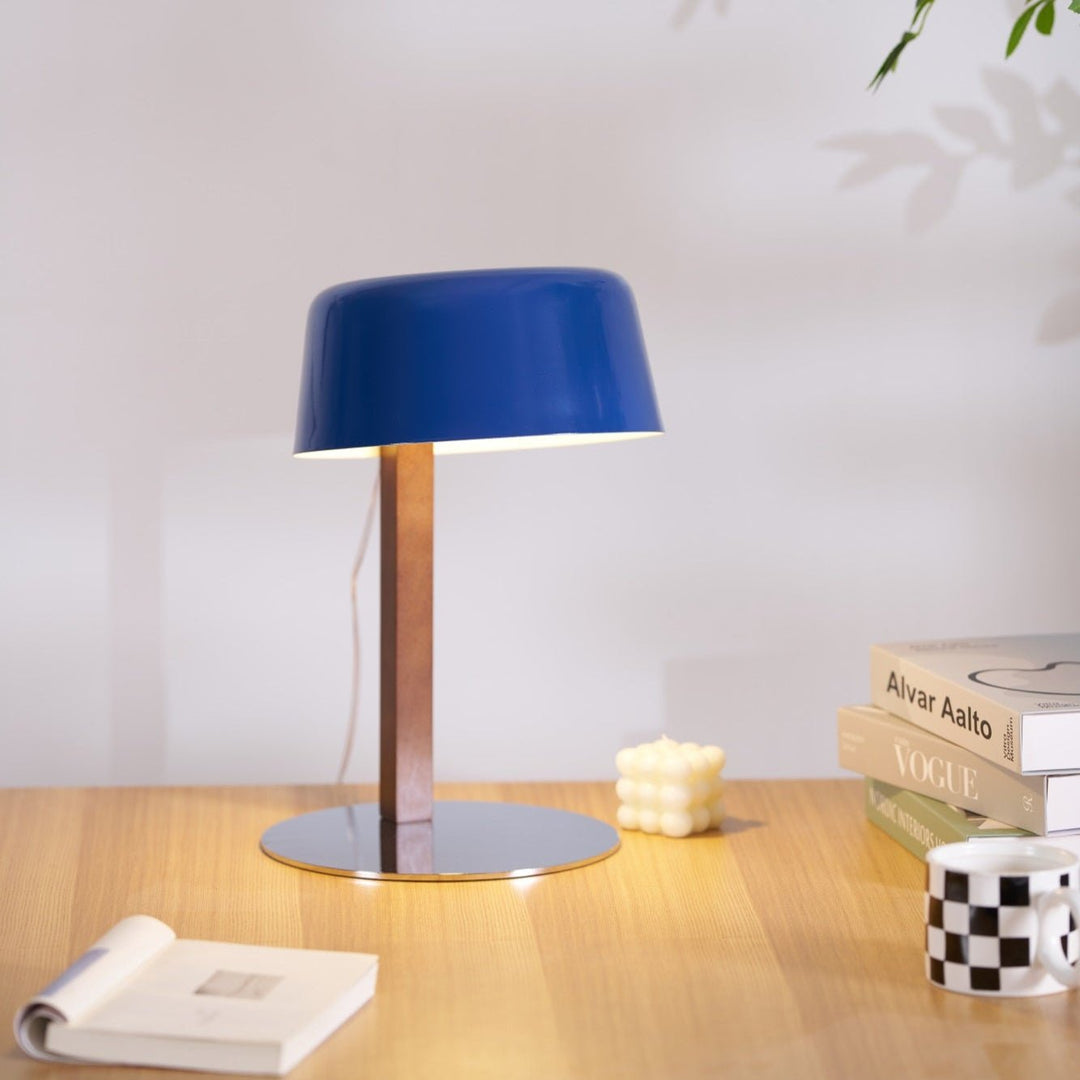 Dario Tilted Table Lamp - Vakkerlight