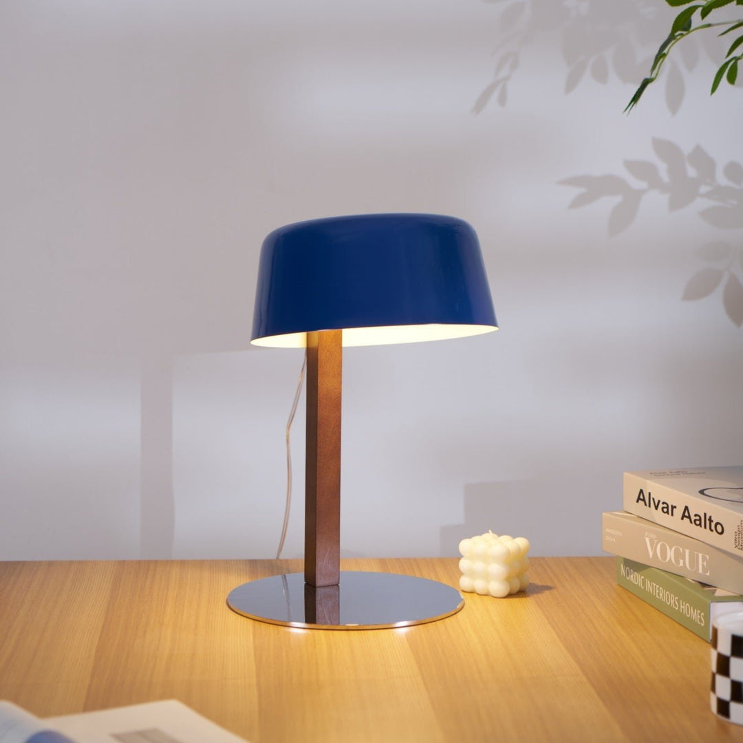 Dario Tilted Table Lamp - Vakkerlight
