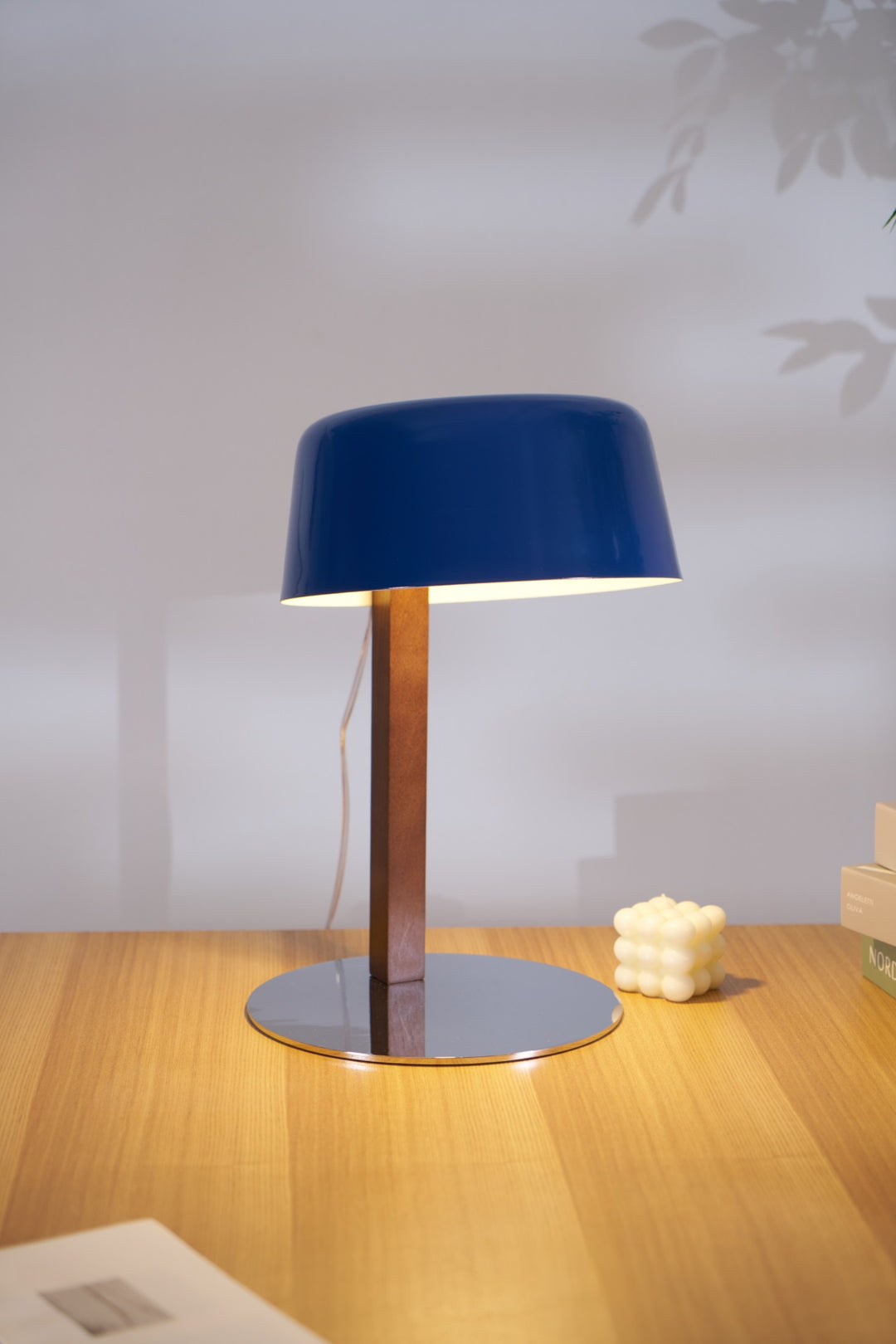 Dario Tilted Table Lamp - Vakkerlight