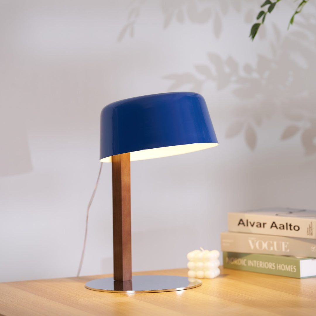 Dario Tilted Table Lamp - Vakkerlight