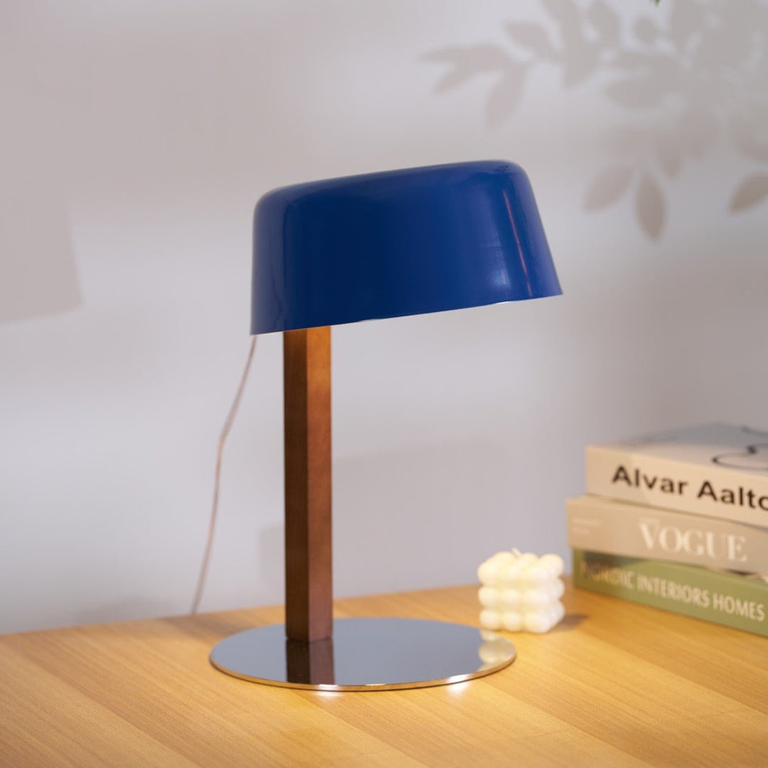 Dario Tilted Table Lamp - Vakkerlight