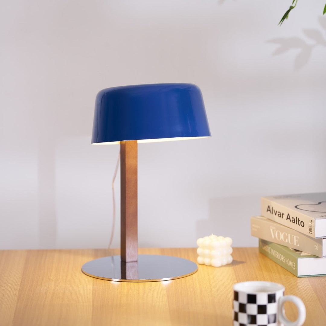 Dario Tilted Table Lamp - Vakkerlight