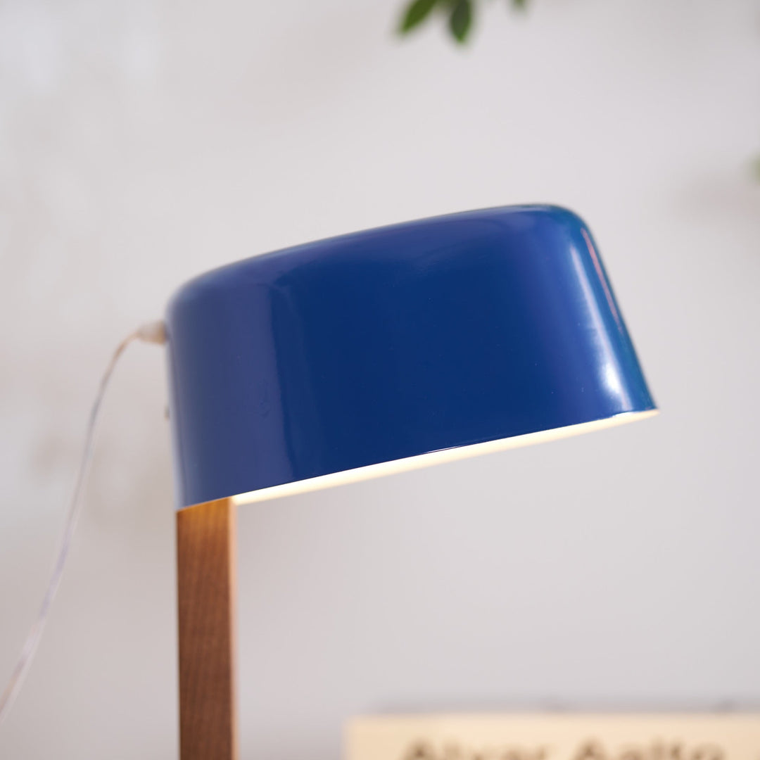 Dario Tilted Table Lamp - Vakkerlight