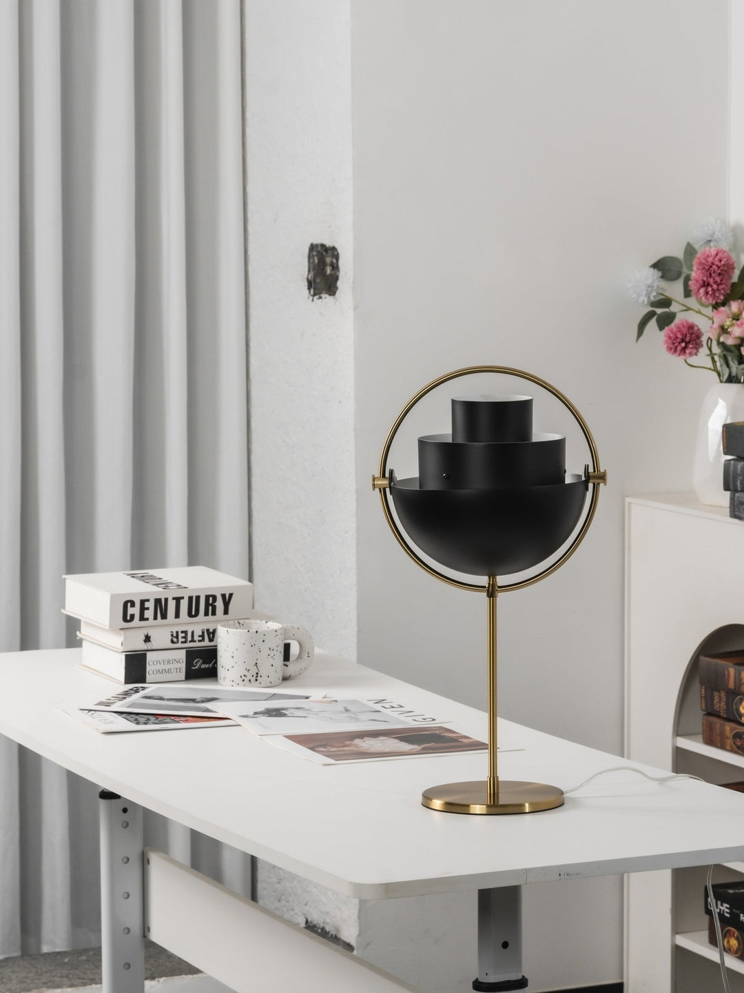 Deformed Ball Table Lamp - Vakkerlight