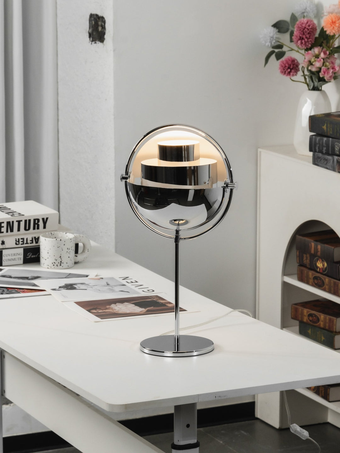 Deformed Ball Table Lamp - Vakkerlight