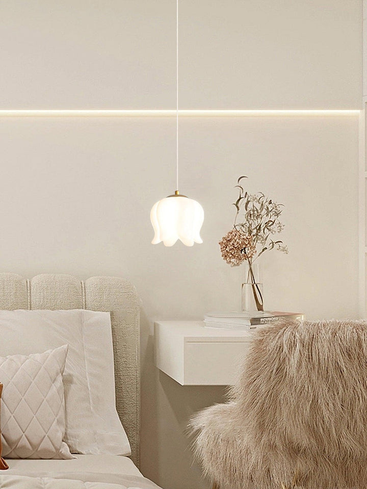 Elegant Floral Pendant Light - Vakkerlight