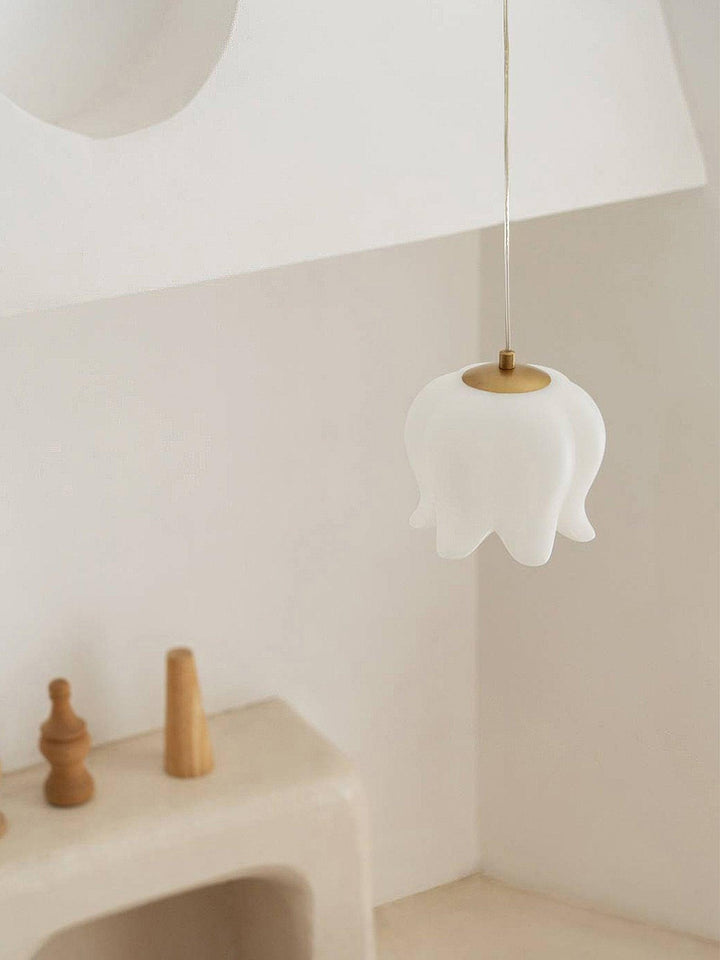 Elegant Floral Pendant Light - Vakkerlight