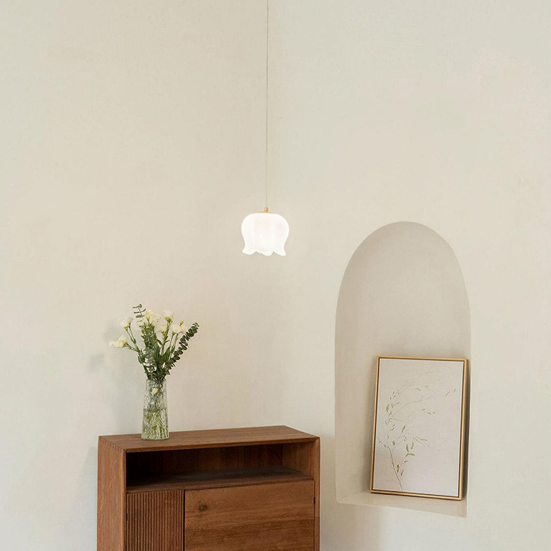 Elegant Floral Pendant Light - Vakkerlight