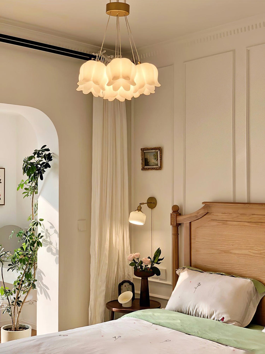 Elegant Floral Pendant Light - Vakkerlight