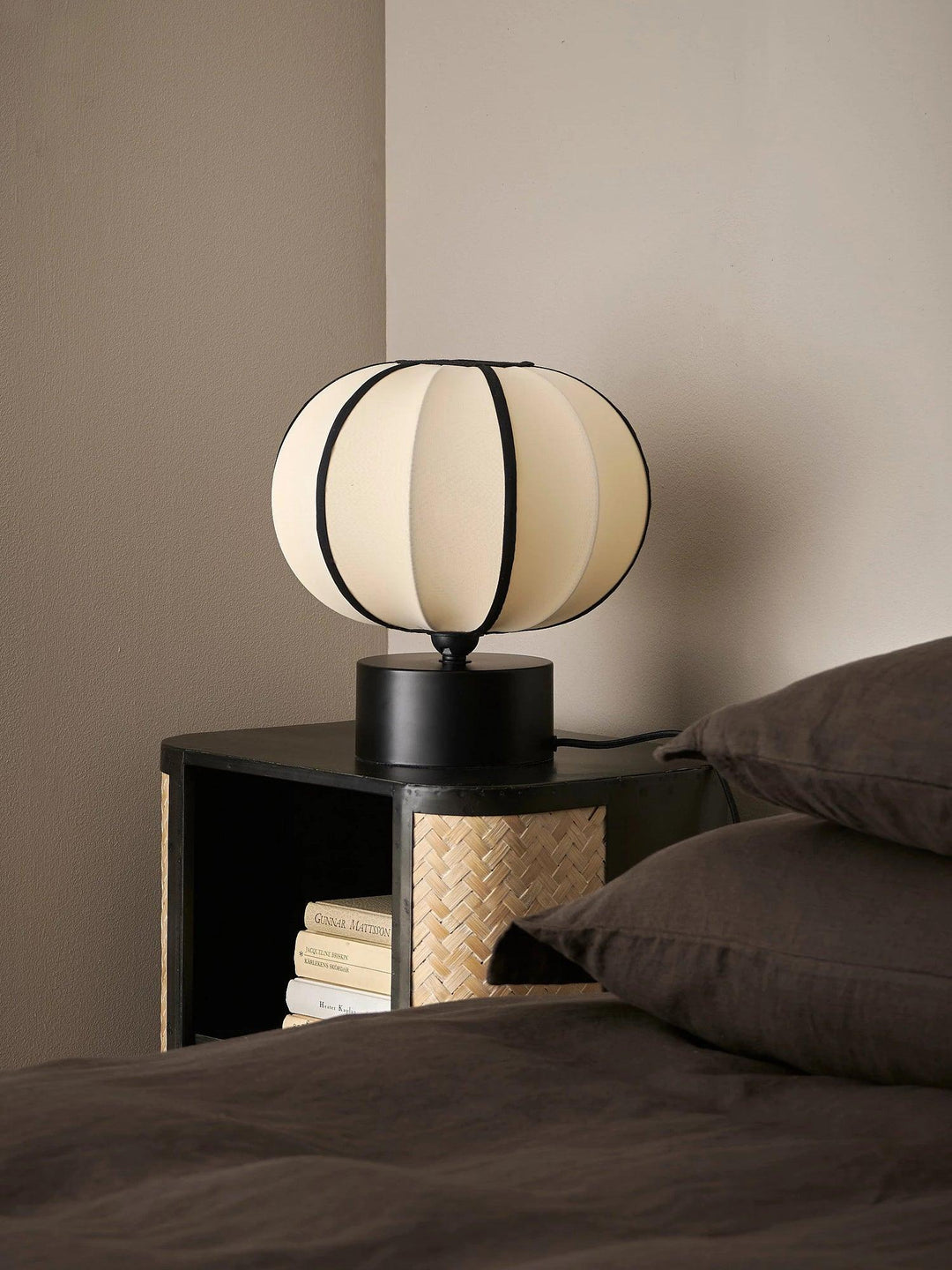 Ellos Table Lamp - Vakkerlight