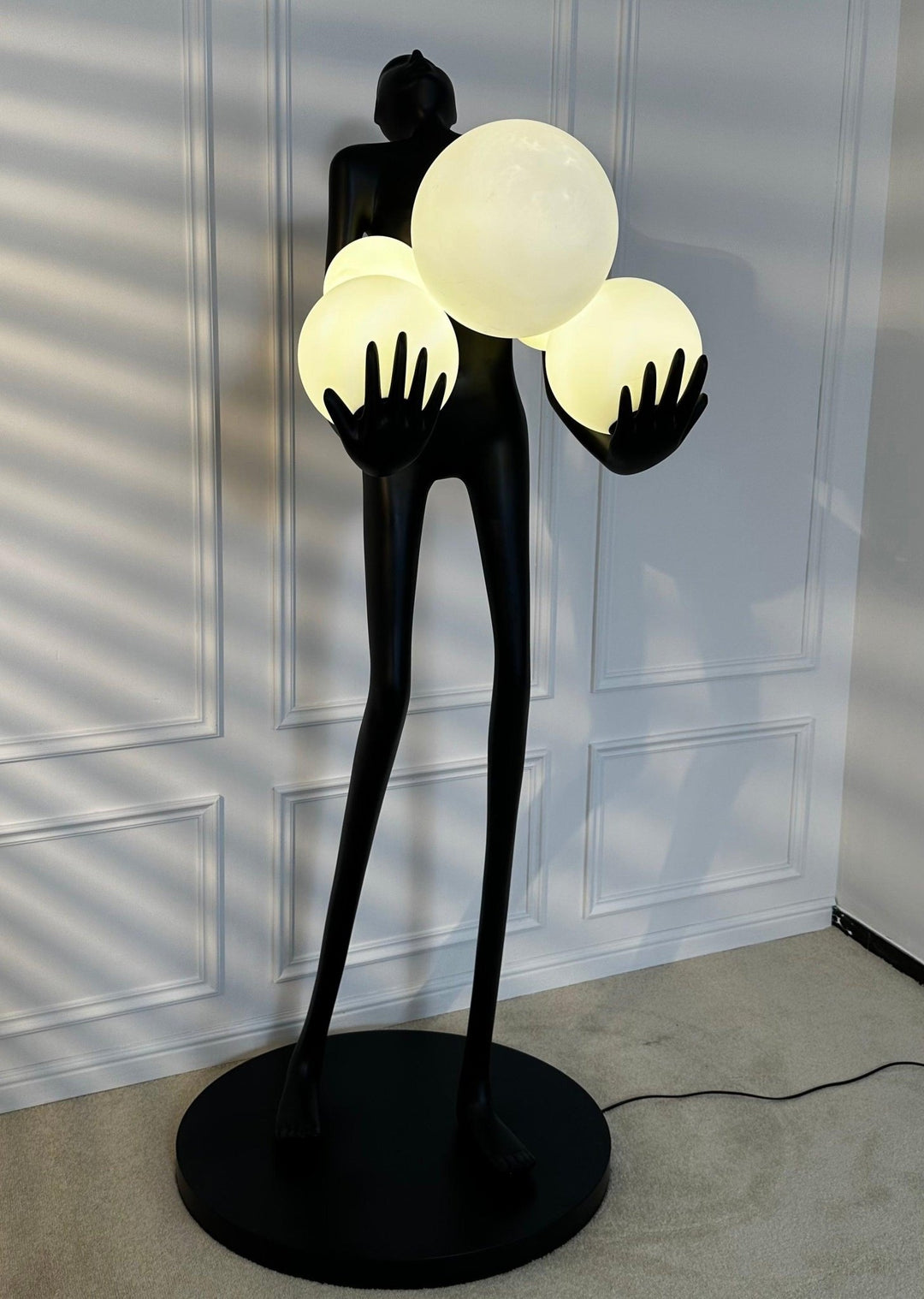 Embrace Sculpture Floor Lamp - Vakkerlight