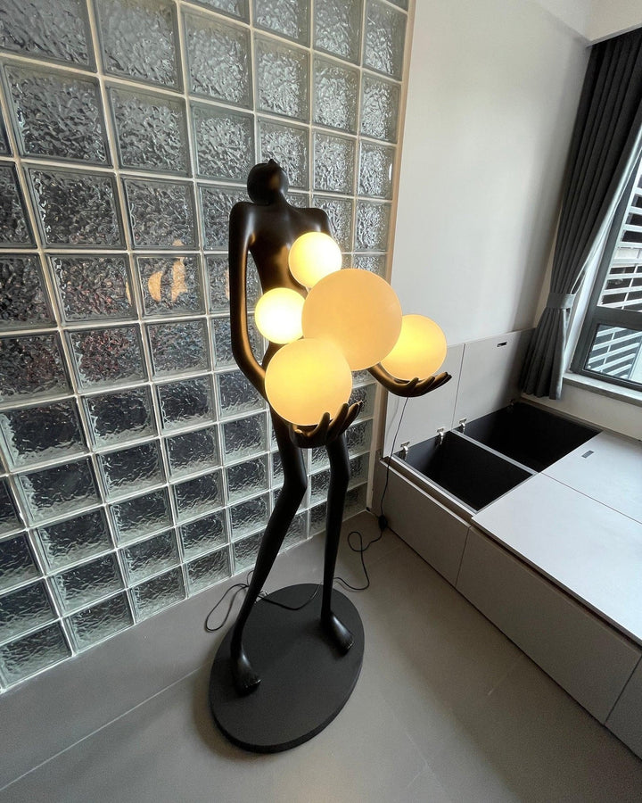 Embrace Sculpture Floor Lamp - Vakkerlight