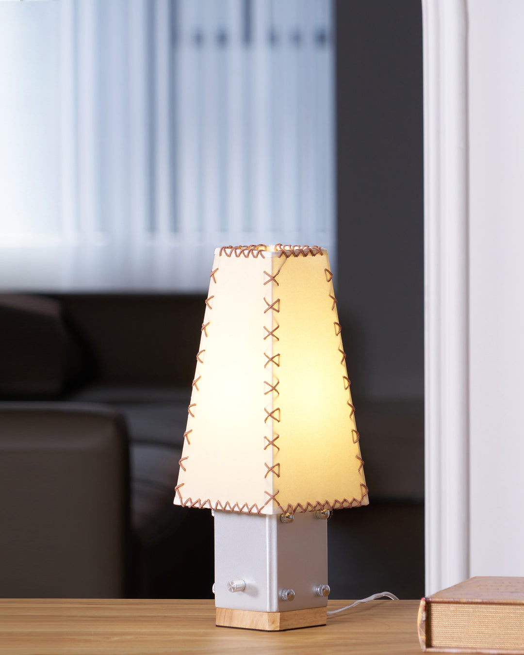 Estela Table Lamp - Vakkerlight
