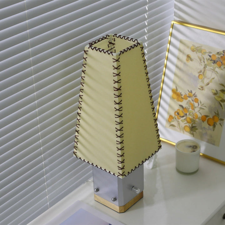 Estela Table Lamp - Vakkerlight