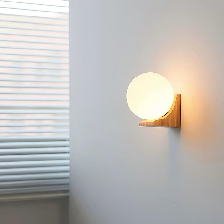 Evelyn Orb Wall Lamp - Vakkerlight