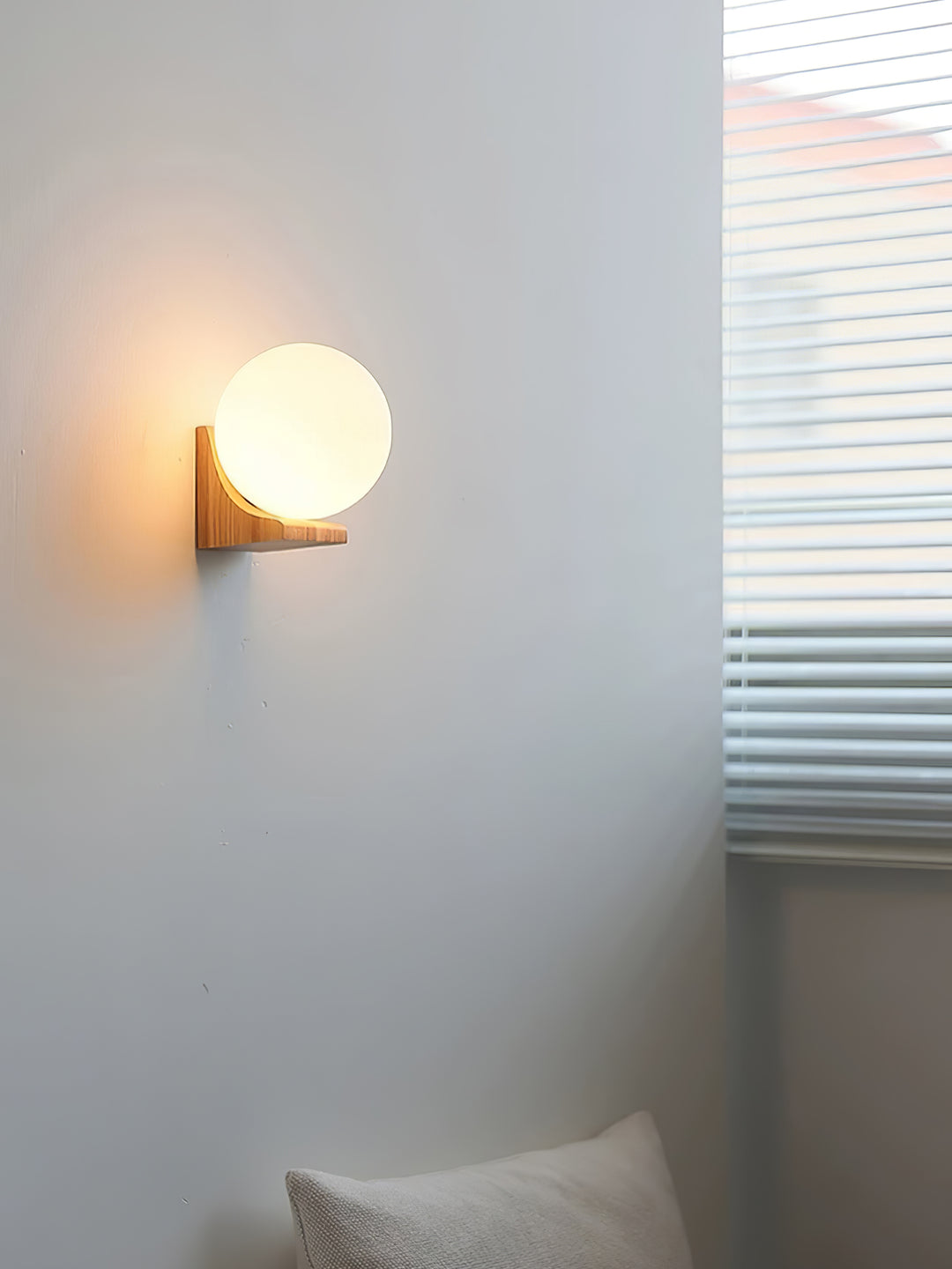 Evelyn Orb Wall Lamp - Vakkerlight