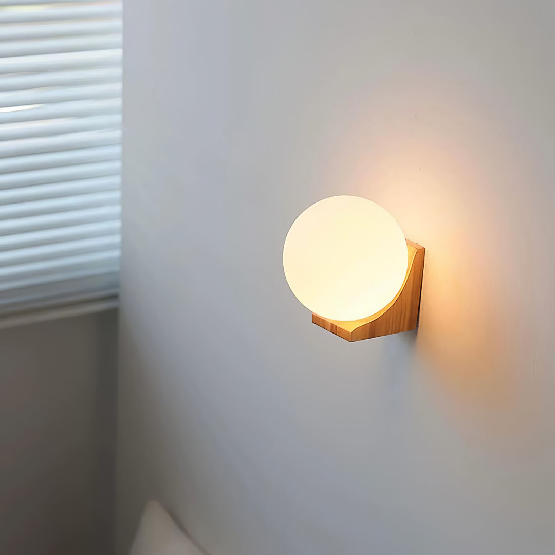 Evelyn Orb Wall Lamp - Vakkerlight