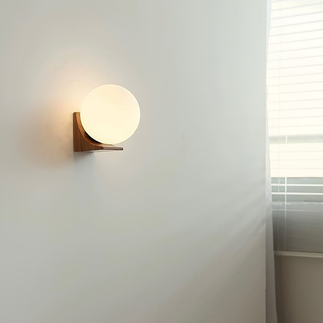 Evelyn Orb Wall Lamp - Vakkerlight