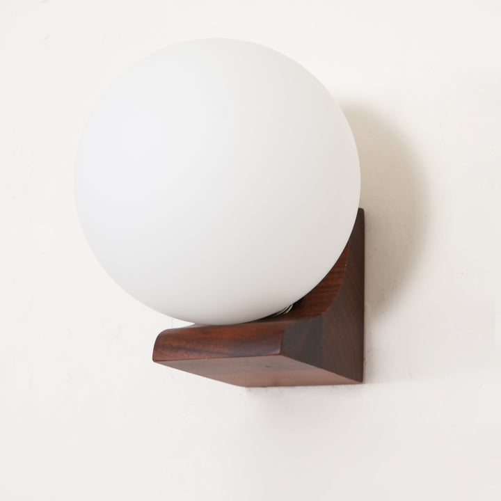 Evelyn Orb Wall Lamp - Vakkerlight