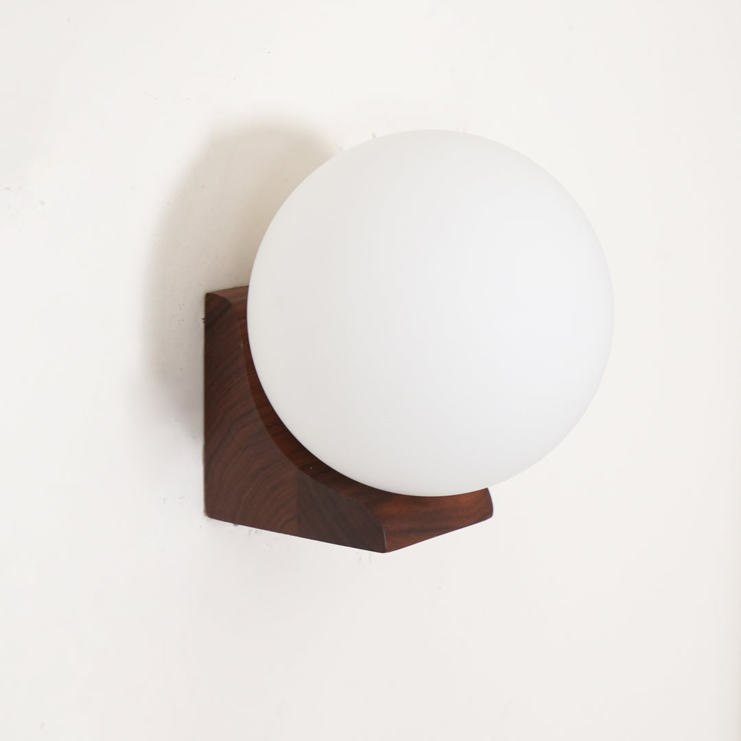 Evelyn Orb Wall Lamp - Vakkerlight