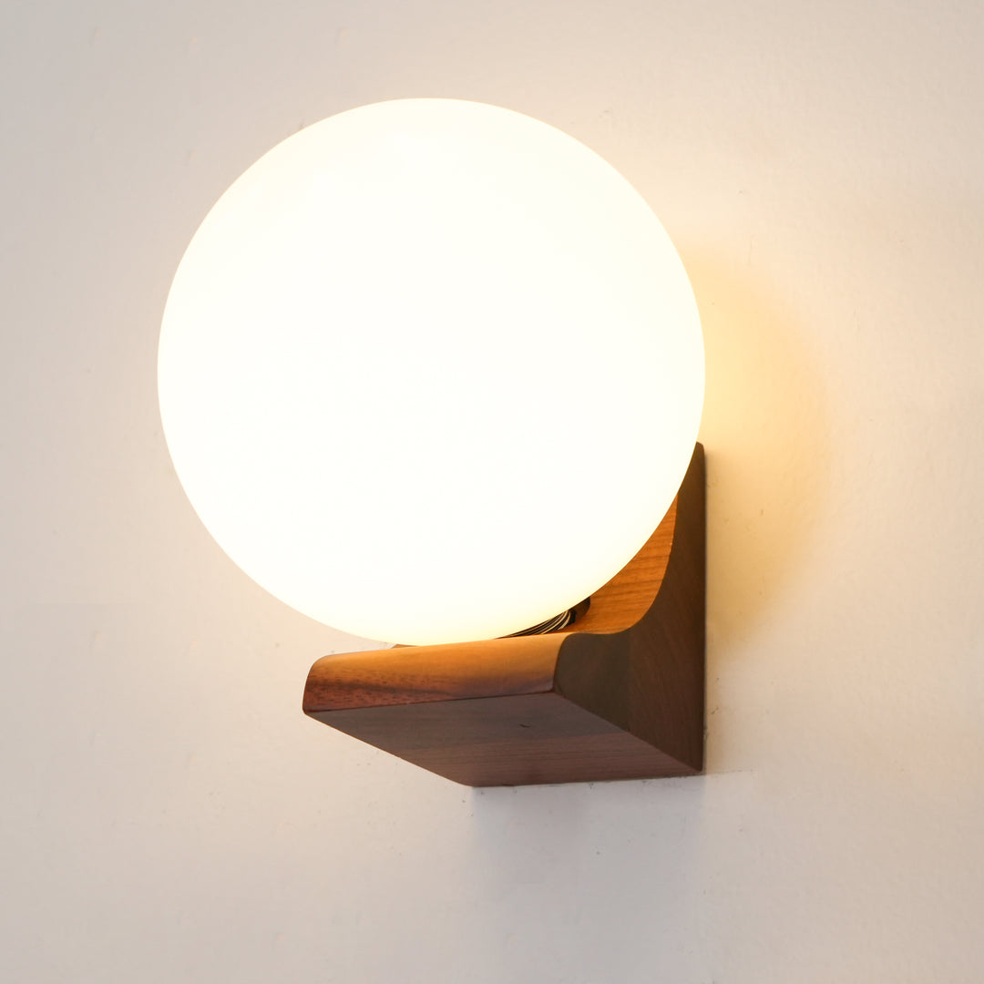 Evelyn Orb Wall Lamp - Vakkerlight