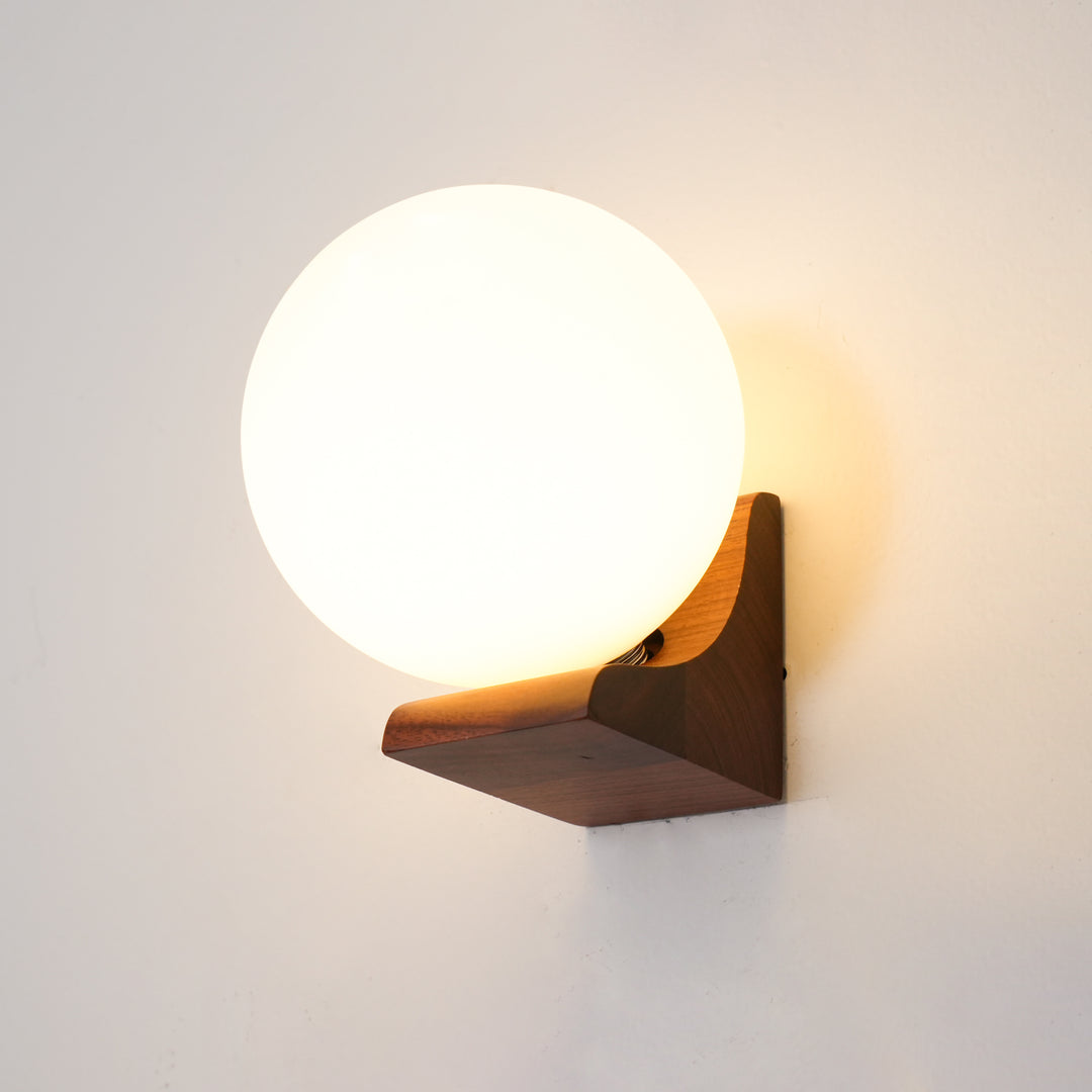 Evelyn Orb Wall Lamp - Vakkerlight